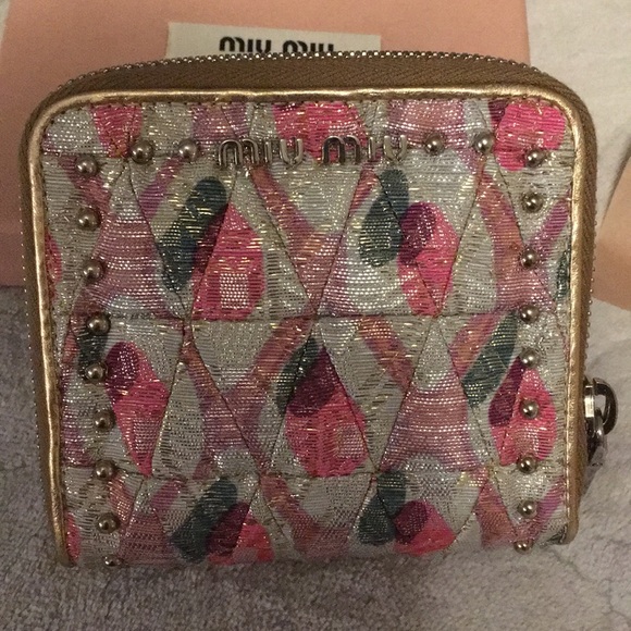 ⭐️2X⭐️❤️HOST💋PICK❤️Authentic MIU MIU Wallet - Picture 3 of 8
